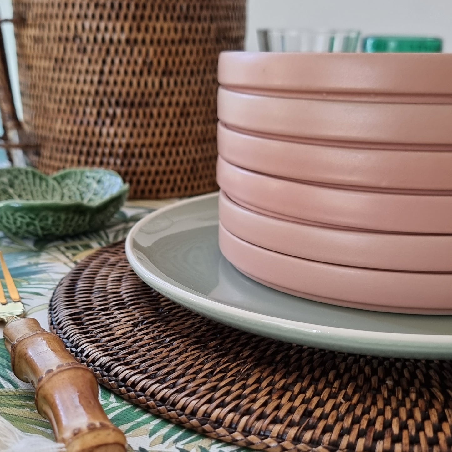 Plato mediano color melocotón mate